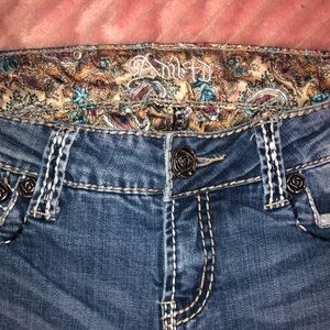 Boot cut Jeans with floral embellishments